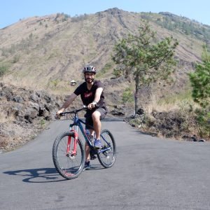 0221-0931_black-lava-hot-spring-cycling-tour-indonesia-pelago0